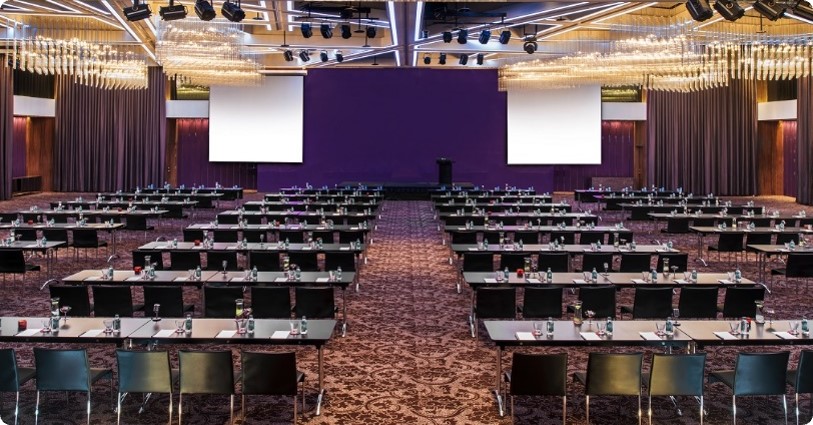 Mega Room 8F · 300 席場地